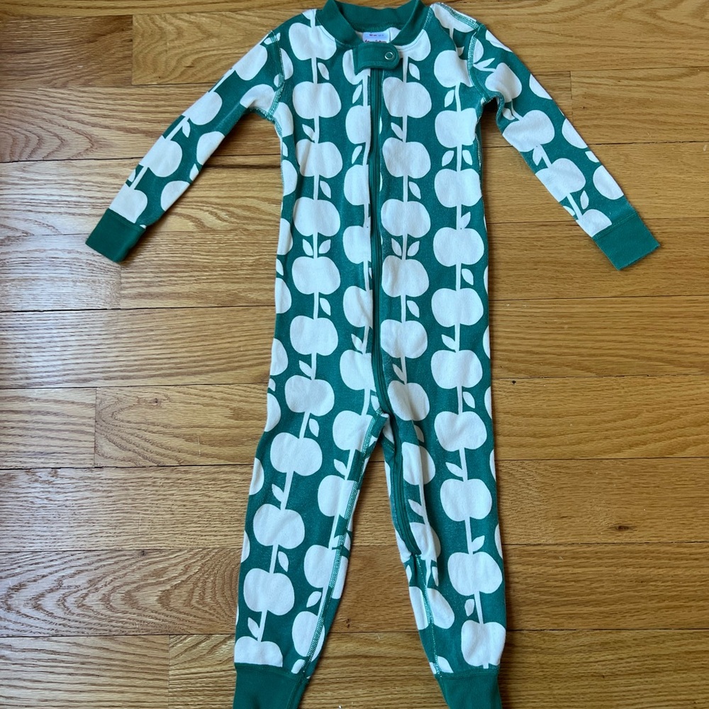 Hanna Andersson Pajama Onesie Green and White Apple Print Organic Cotton size 3T